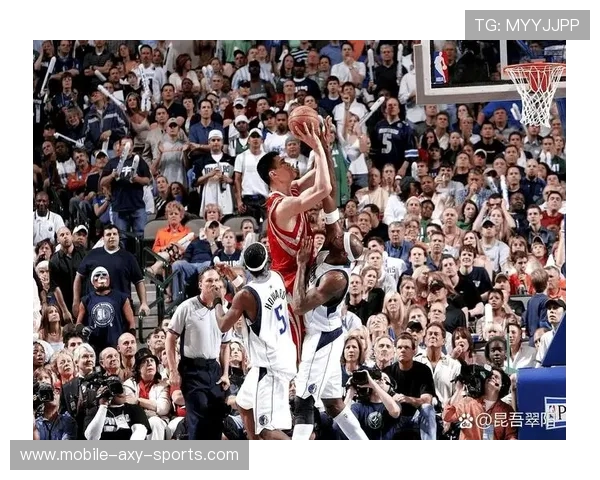 姚明在2004年火箭对决小牛的经典比赛回顾与精彩瞬间分析